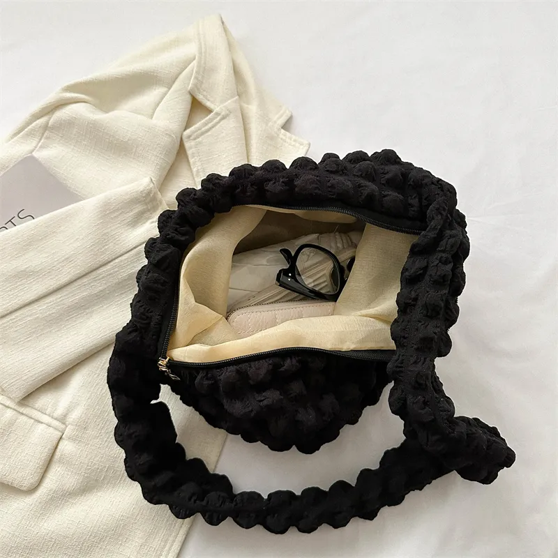 Borsa a tracolla trapuntata imbottita sotto le ascelle da donna, con pieghe a bolle, secchiello, borsa firmata, arricciata, nuvola, shopping_voghion.com