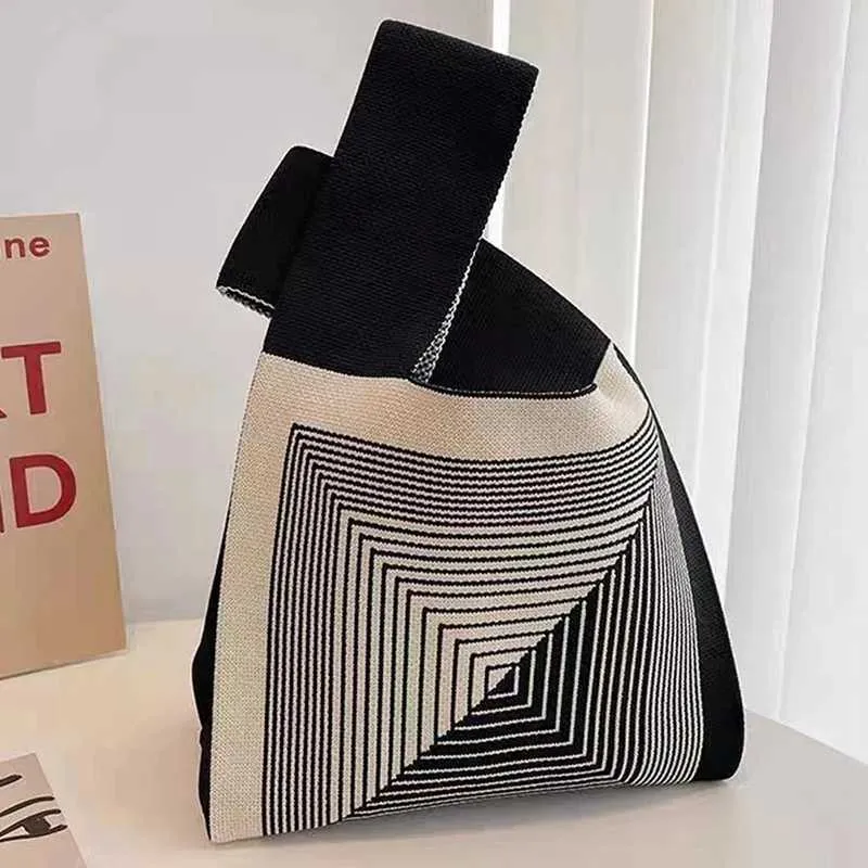 Moderiktiga handgjorda stickade handväskor för kvinnor Miniknut-handledsväska Koreanska återanvändbara shoppingkassarC241104_voghion.com