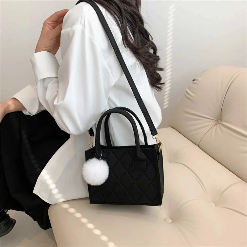 Women’s Small Square Crossbody Bag Simple Versatile Shoulder Bag_voghion.com