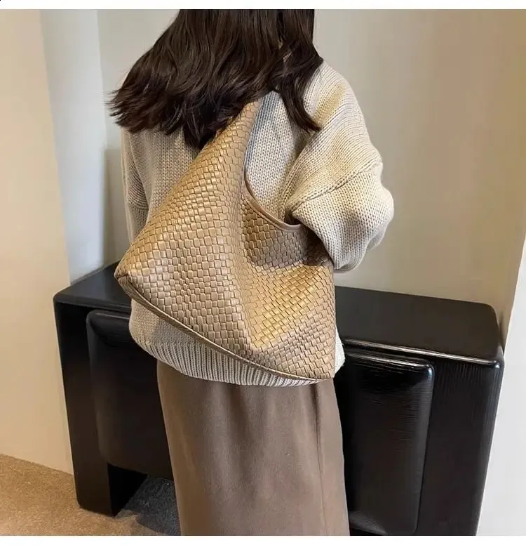 2024 The Style H7 Network Celebrity Weave Woven Carrying Borsa a tracolla grande capacità da donna alla moda retrò 240820_voghion.com