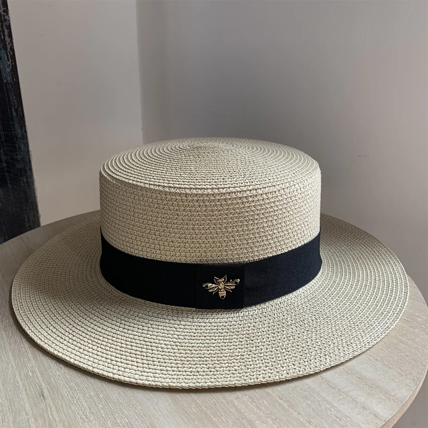 Chapeau de paille polyvalent à large bord noir pour hommes et femmes, visière plate, petite abeille, protection, station balnéaire, plage, soleil, été_voghion.com