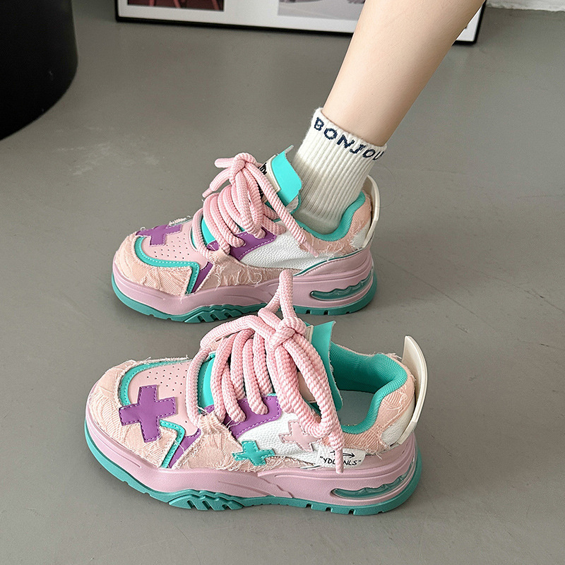 Small and niche cross stitching design, dad shoes, women's Instagram style, contrasting colors, trendy increase, thick_voghion.com