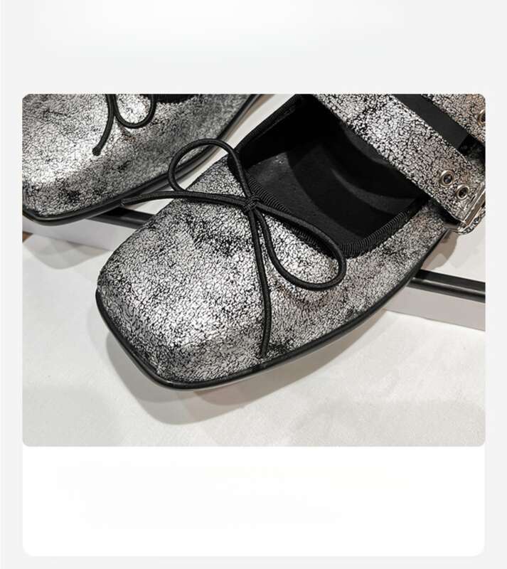 Balerini Mary Jane, cu fundă plată și picioare mici, la începutul primăverii 2024_voghion.com