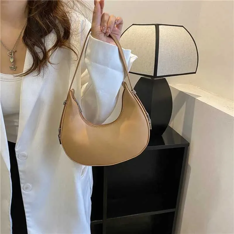 Borsa a spalla a mezzaluna donna elegante in ecopelle_voghion.com