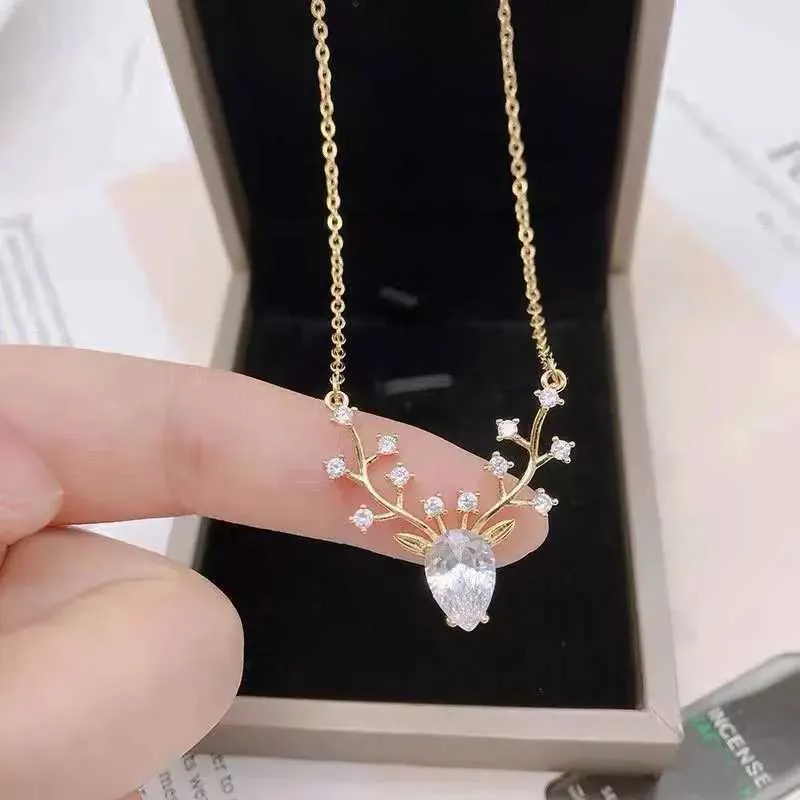 Elk Pendant Necklace - Exquisite High-end Gold Temperament Jewel_voghion.com
