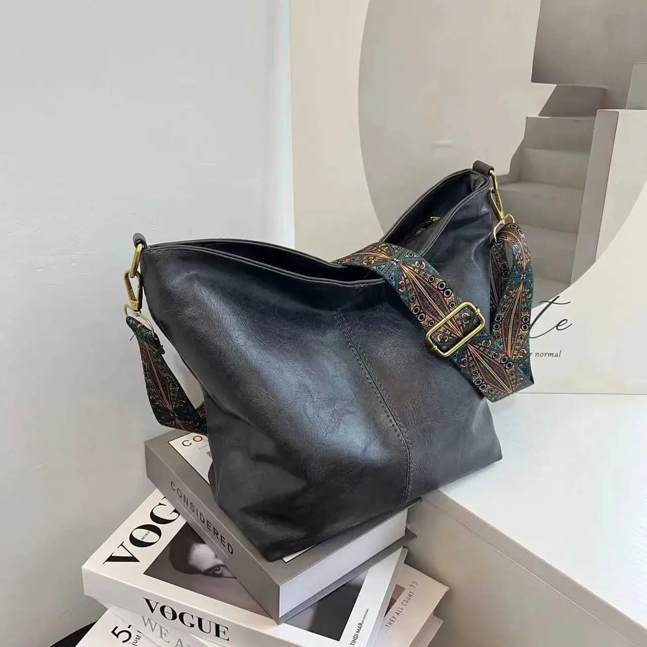 Borsa a tracolla vintage tinta unita in pelle PU da donna alla moda, con tracolla larga e semplice, a secchiello, a tracolla Ba241216_voghion.com
