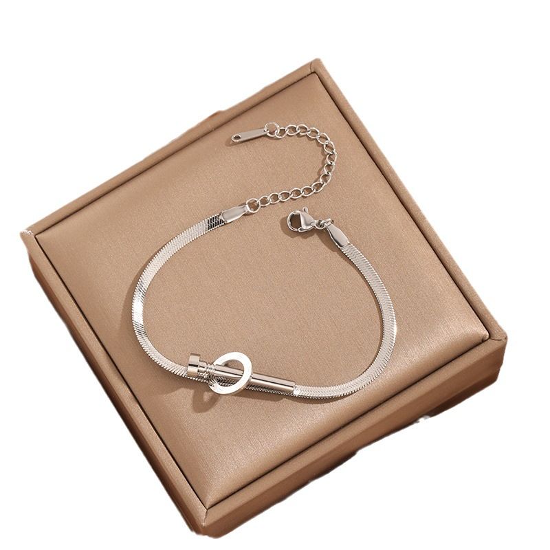 Braccialetto in acciaio al titanio e oro semplice stile Nail Light da donna_voghion.com