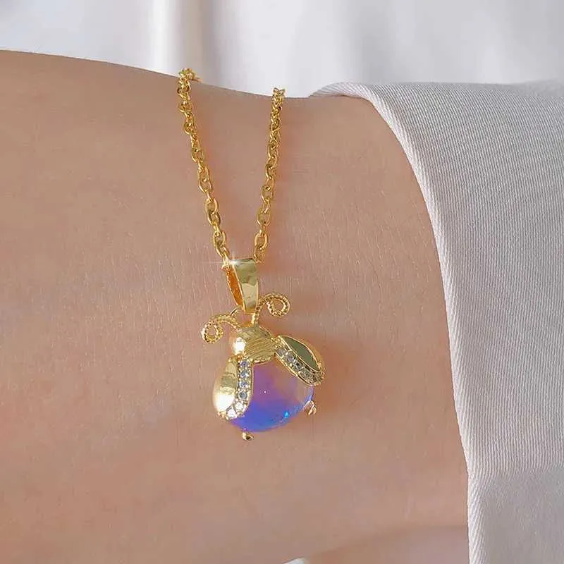 Anhänger Halsketten Klassischer Trend Lichtfarbe Aurora Firefly Damen Halskette Kalter Wind Nischendesign Mondstein Allgleiches_voghion.com