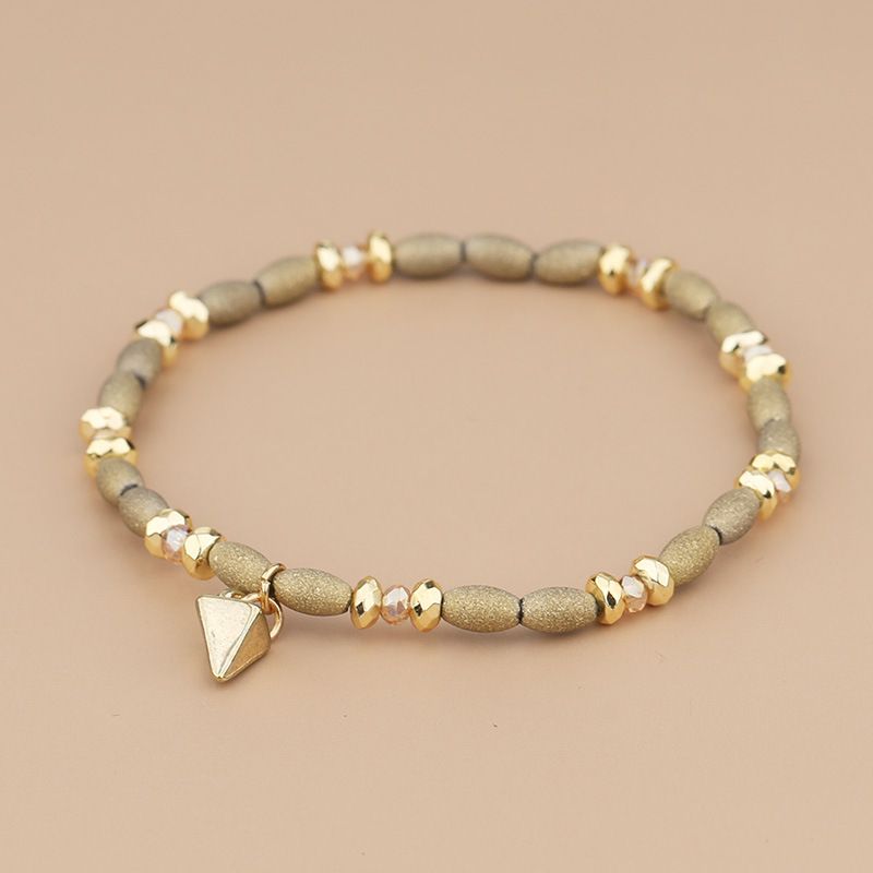 Bracelet femme avec pendentif en perles de verre en forme de riz et rivets dorés_voghion.com