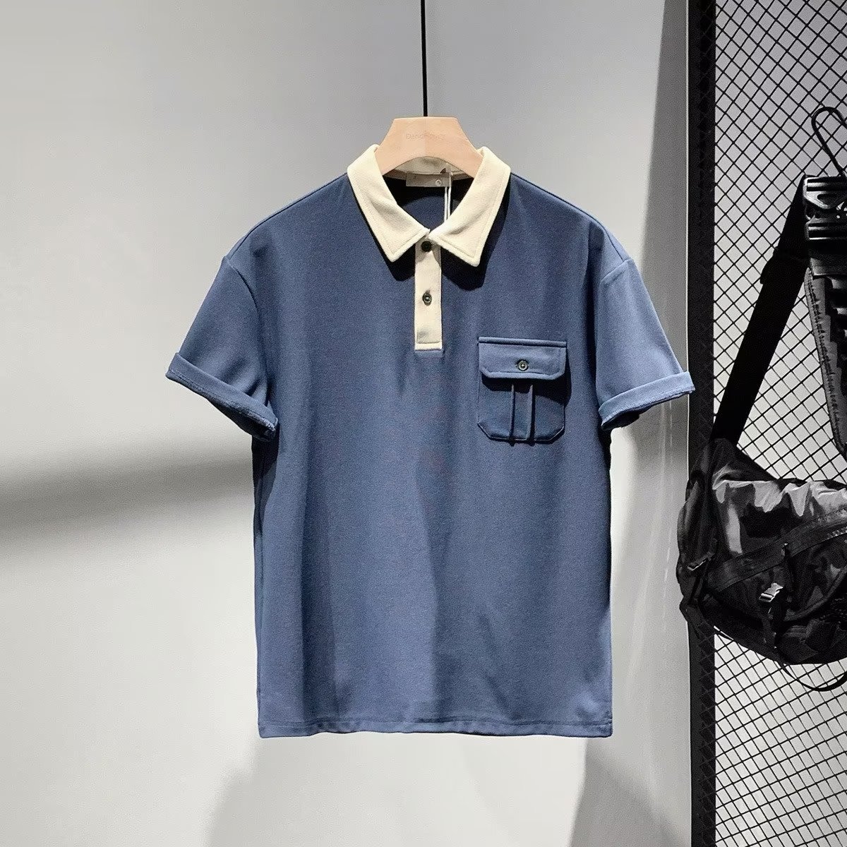 Herrenbekleidung Modisches Kontrastfarben-Nähte Taschen Poloshirt Kurzarm Herren Sommerstil All-Match Casual Jugend Tops Trend_voghion.com