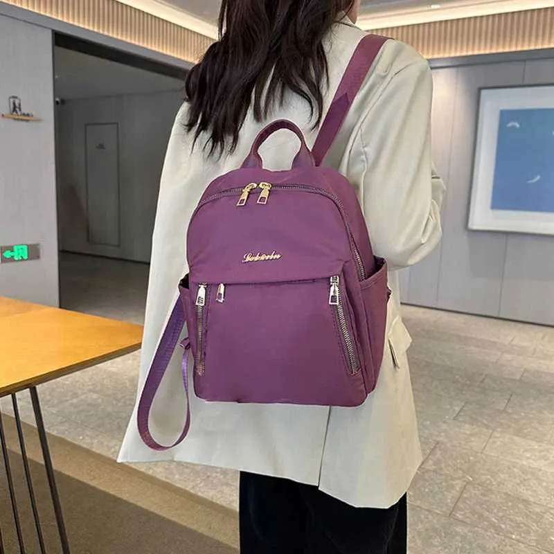 Mochila de mujer impermeable en nylon bolso versátil de moda_voghion.com