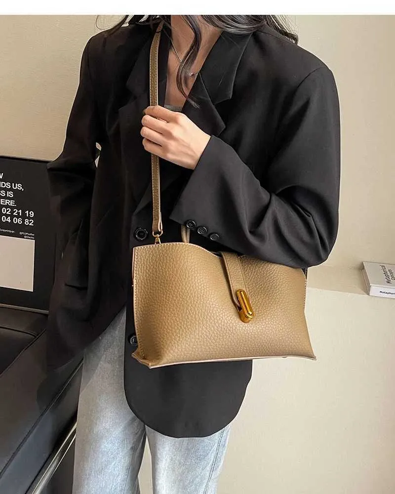 Clássico Preto PU Grande Capacidade 2024 Feminino Alta Qualidade Requintado Fivela de Fecho Bolsas Crossbody Casual Versátil_voghion.com