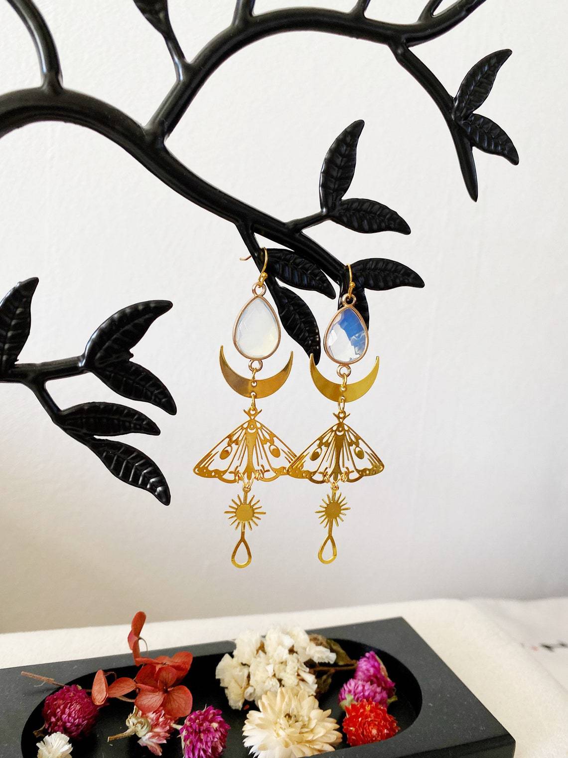 Orecchini pendenti in oro a forma di farfalla fatti a mano in stile bohémien_voghion.com