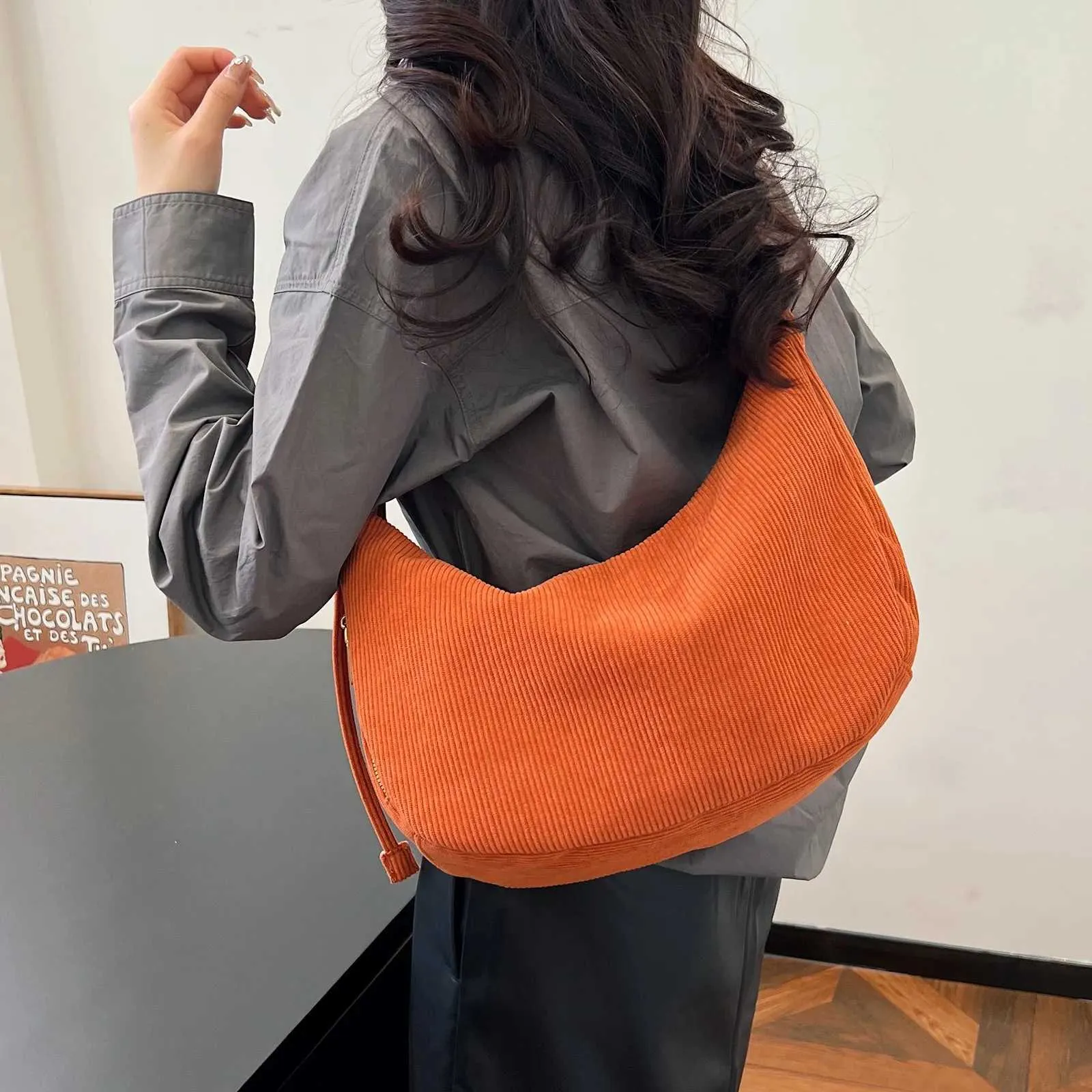 Corduroy Drstring Cloud Damen Große Kapazität Dumpg 2024 Neue einfache lässige Achseltasche Handtasche Schulter CrossbodyC241106_voghion.com