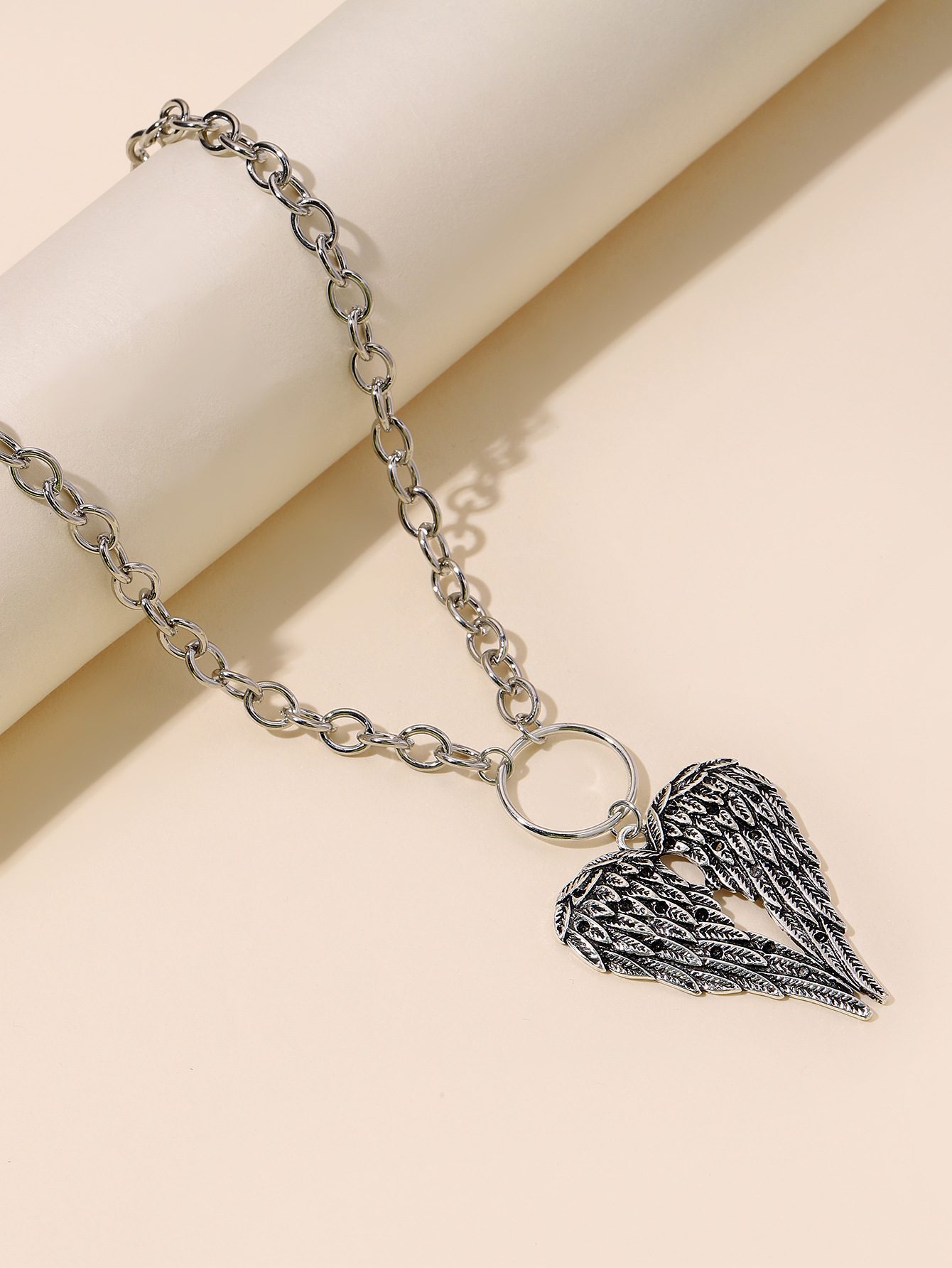 Collana rotonda con ciondolo a forma di ali d'angelo retrò alla moda e di vendita calda transfrontaliera_voghion.com