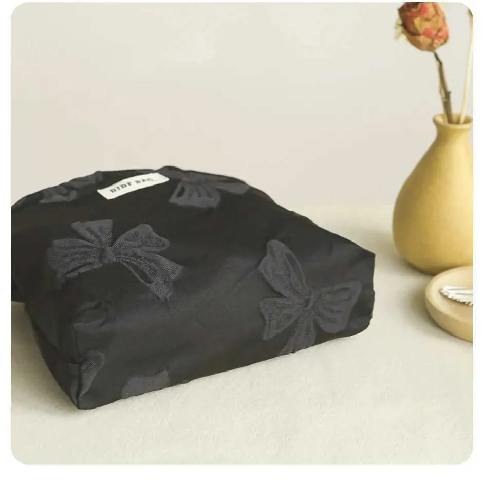 Pochette trucco nera con fiocco grande beauty case elegante_voghion.com