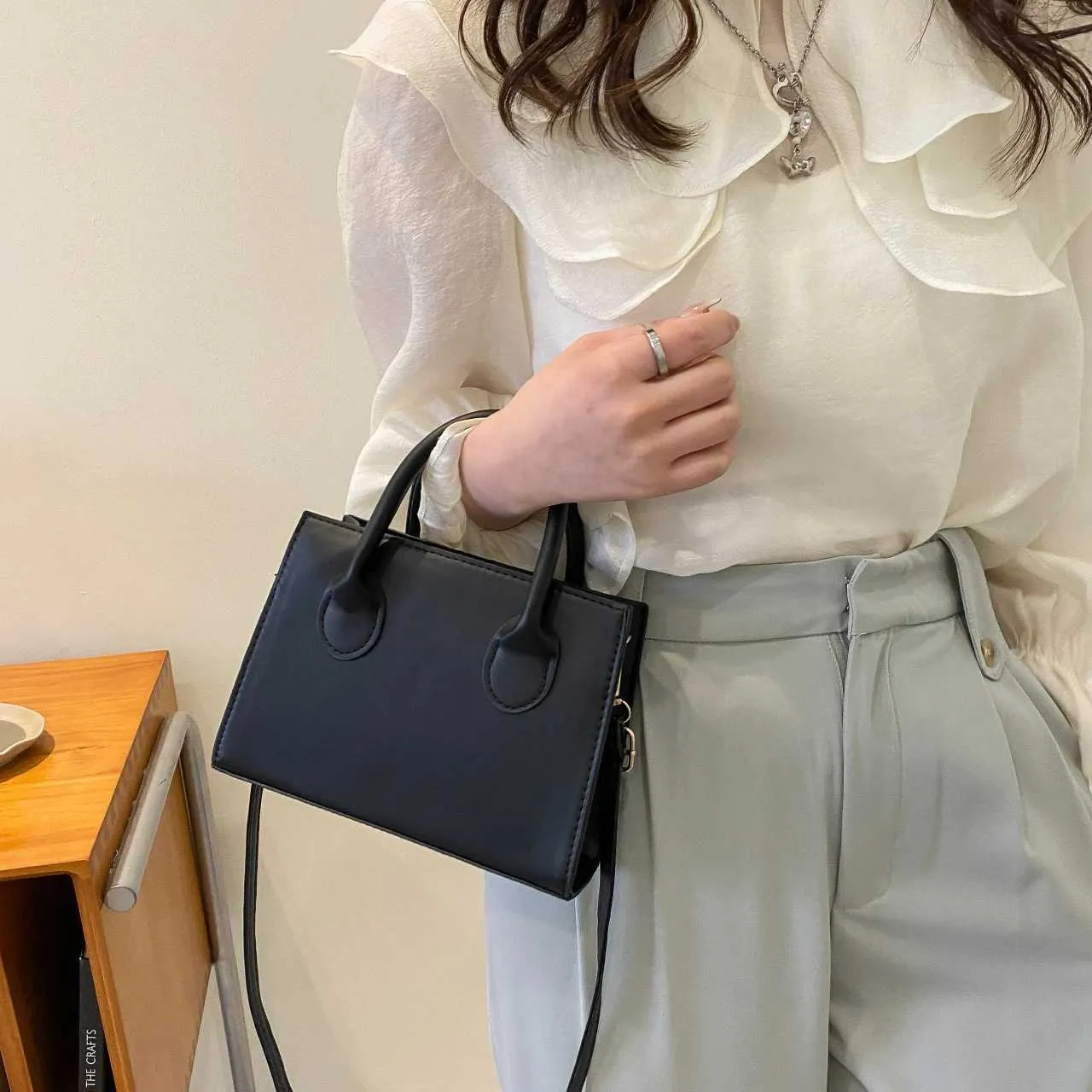 Sac de créateur Minimum petit sac carré noir entièrement assorti avec portefeuille à poignée supérieure, sac à bandoulière de travail classique. Y241118_voghion.com
