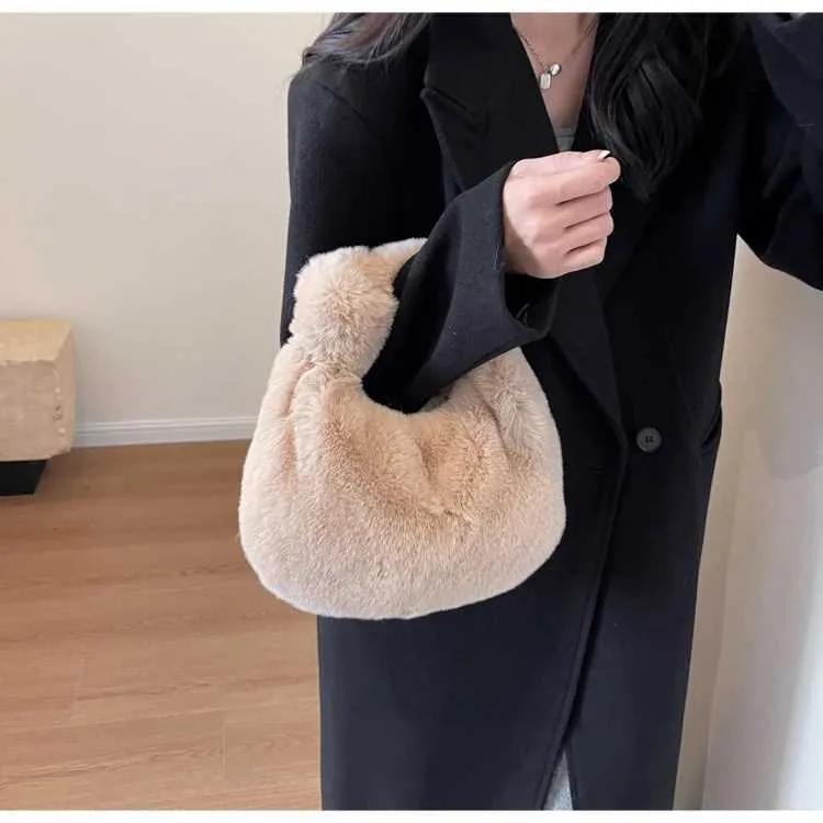 Portafoglio da donna con manico corto Fi Cluh carino Wen Fur Small Half Mo caldo peluche borsa da polso Y241106_voghion.com