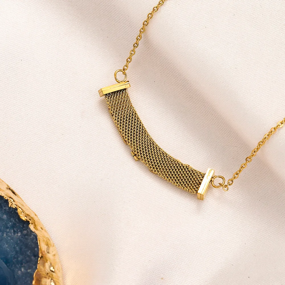 Brand Designer Lock Gold Plated Women monogram Love Romantic Jewelry Necklace Simple Charm Gift Chain Wedding Party_voghion.com