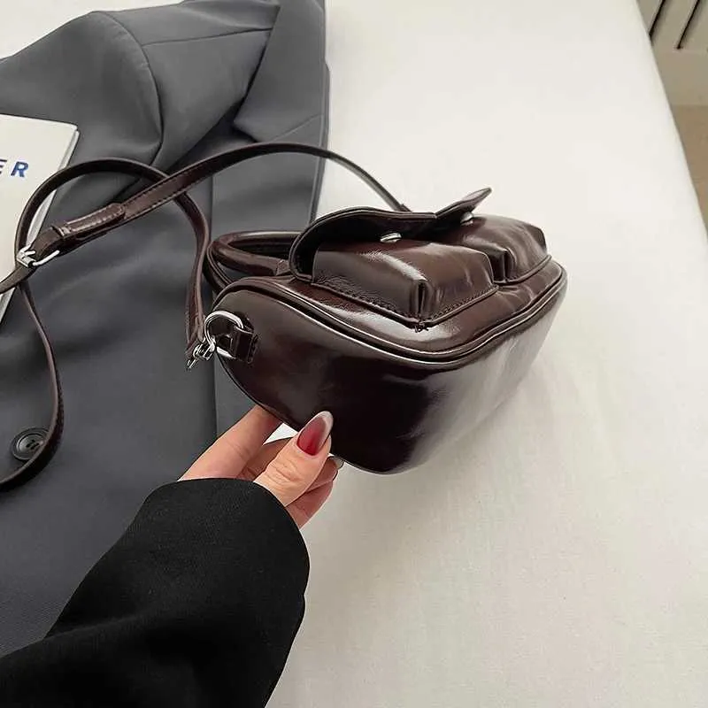 Ladies fashionable small handbag solid color PU retro mailman bag autumn and winter new style single shoulder crossbody_voghion.com