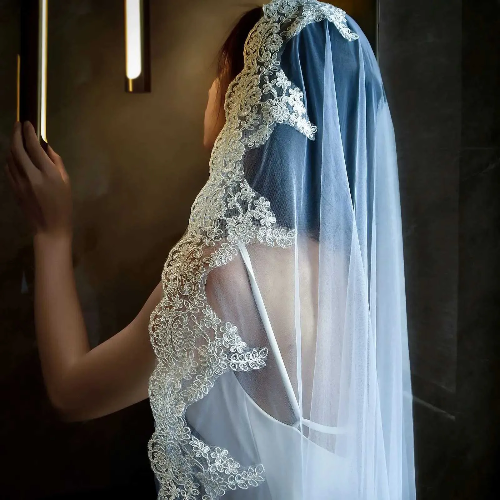 Gioielli per capelli MZA49 Velo da cattedrale lungo con applicazioni in pizzo e bordo in tulle morbido, accessori per abito da sposa_voghion.com