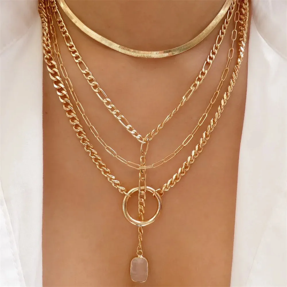 Collier multicouche avec pendentif pièce jésus marie doré_voghion.com