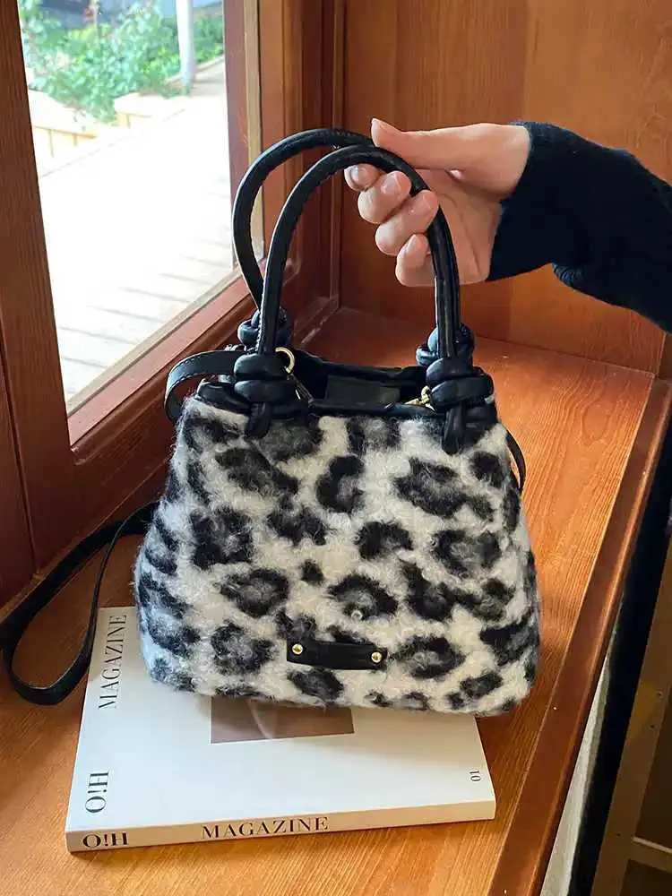 Designer herfst-winter all-match bont 2024 mode luipaard emmer high-end textuur dames messenger bag Y241115_voghion.com
