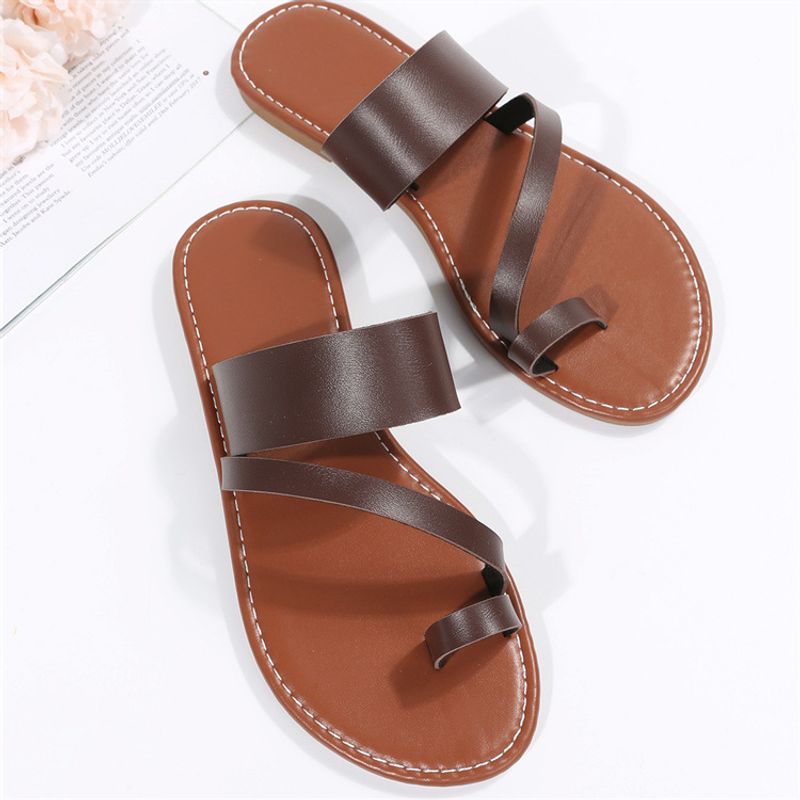 Infradito da donna con punta oversize e fondo piatto, con tacco piatto e sandali da spiaggia sulla parte esterna dello slip_voghion.com