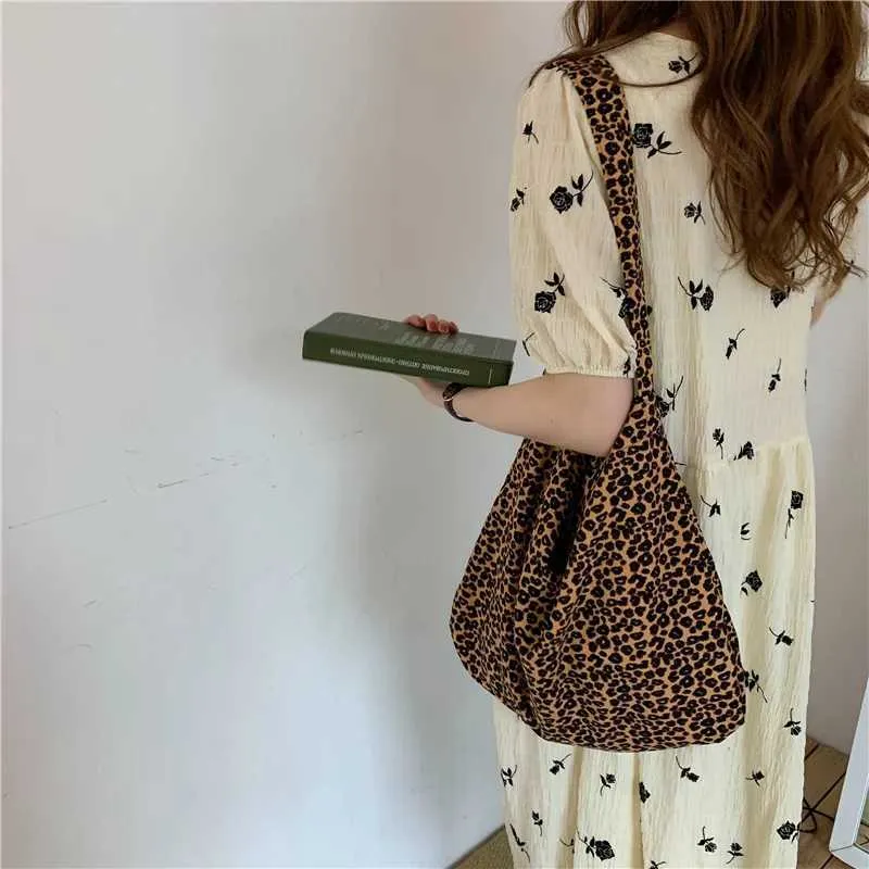 Japanische und koreanische Ins moderne kleine Messenger-Tasche aus Canvas mit Leopardenmuster für weibliche Studentinnen Y241026_voghion.com