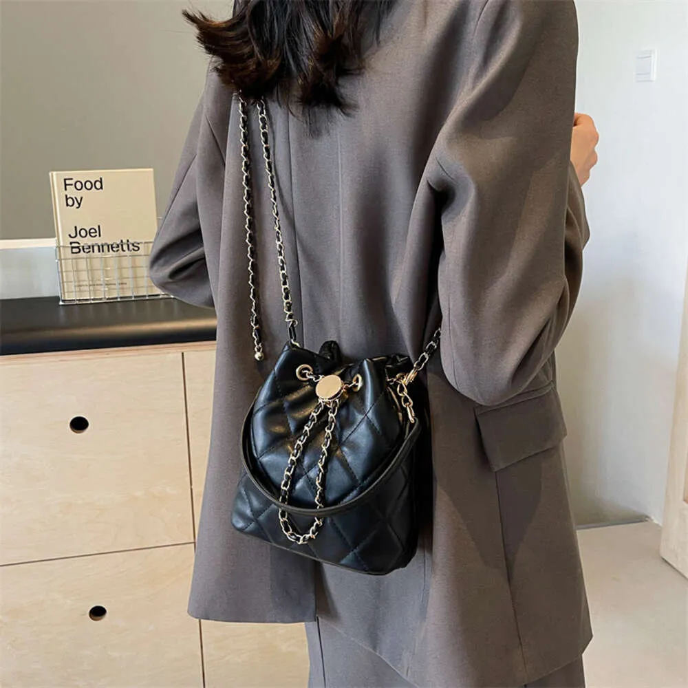 2024 Neue Damen Handba Crossbody Ba Kette Innovatives Design Mode Vielseitig Natürlicher Minimalistischer Stil Kostenlos_voghion.com