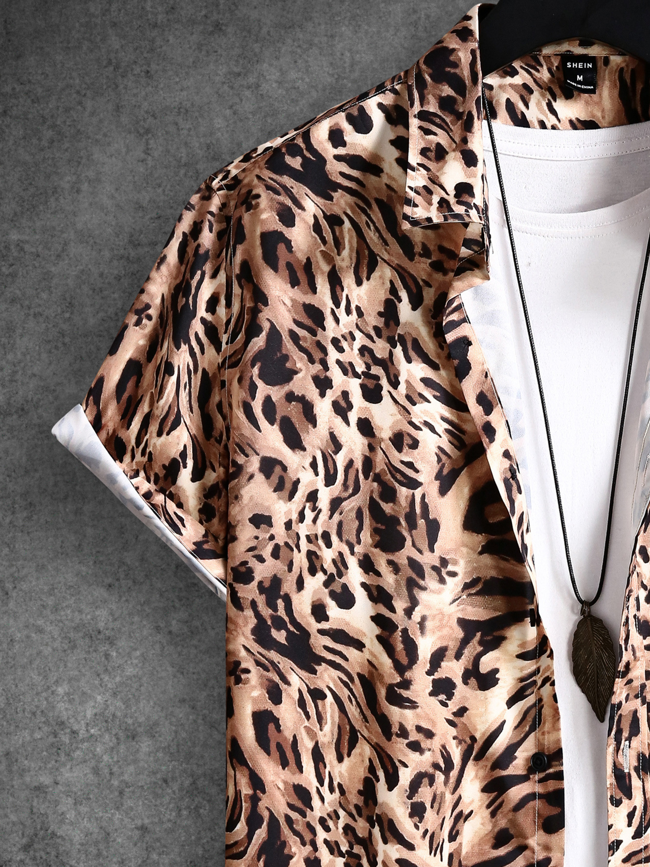 2024 Spring/Summer New Loose Casual Two piece Set Leopard Pattern Shirt for Men_voghion.com