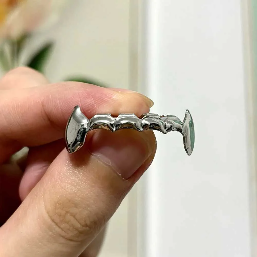 YOUNGX Hip Hop glänzende Zahnkappen Fangzähne Gold Silber Schwarz Farbe Unterzähne Grillz Zahnspangen für Frauen Männer Schmuck Dental_voghion.com
