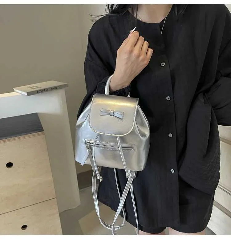 Mochila feminina sólida com aba e laços, mini bolsas de ombro, versátil, feminina, grande capacidade, bolsas de couro, casual, estudante_voghion.com