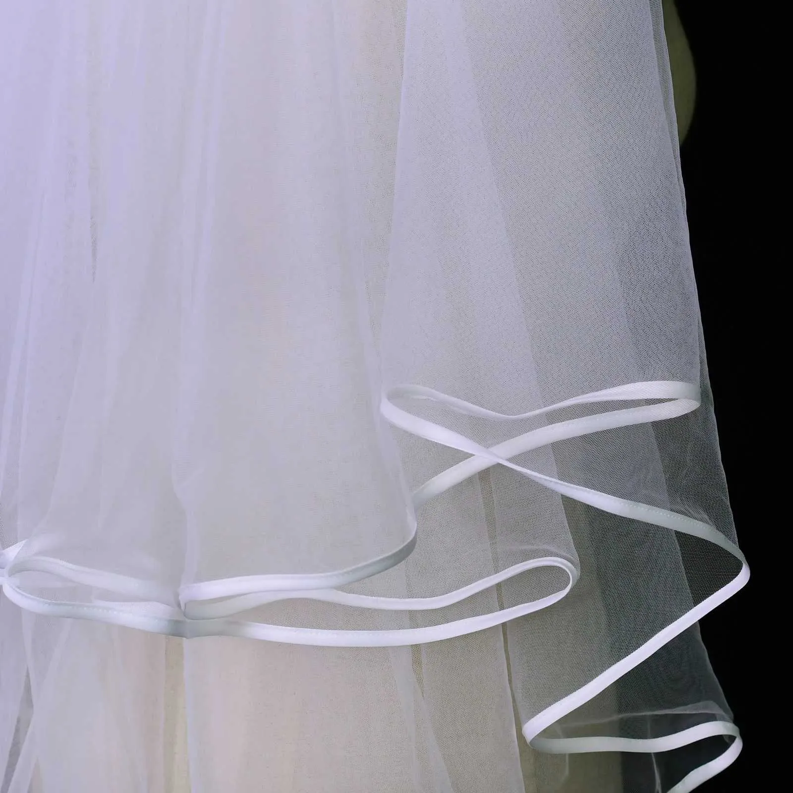 Voile de mariée à 2 niveaux avec bord en ruban, longueur cathédrale, devant et derrière, en tulle italien souple, V97_voghion.com