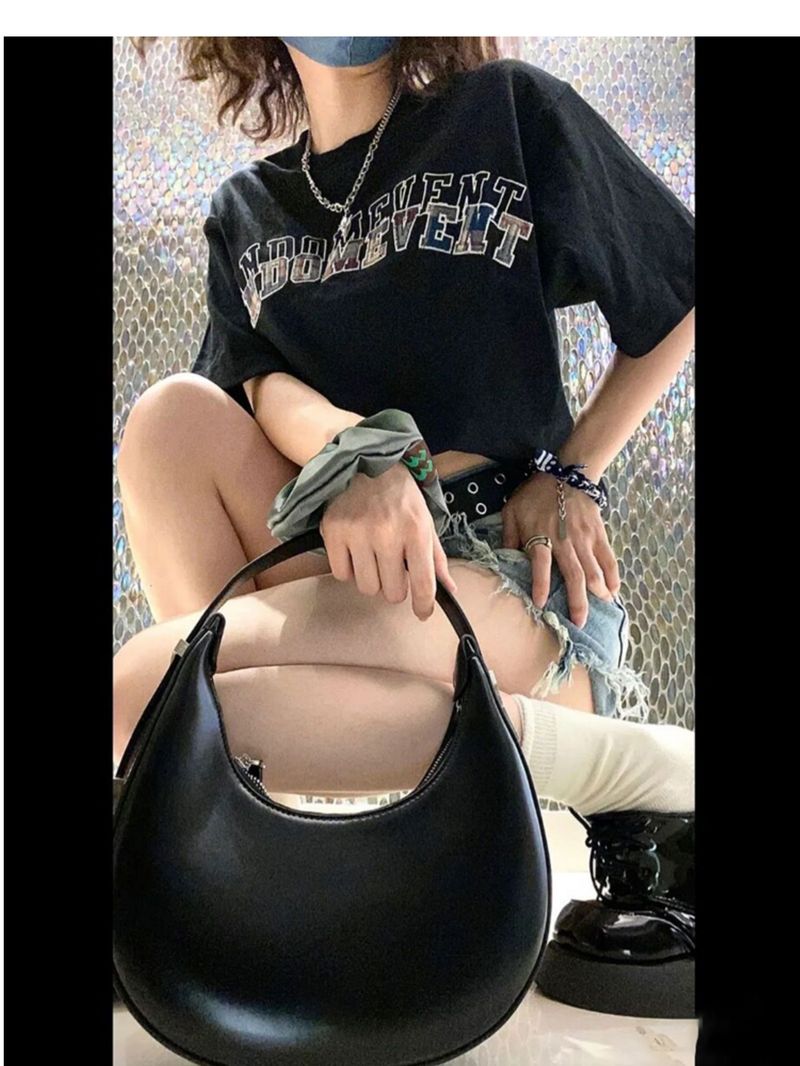 Eine Nischendesign-Schulter mit Halbmond für Frauen im Jahr 2024, neue personalisierte und minimalistische Tasche,_voghion.com