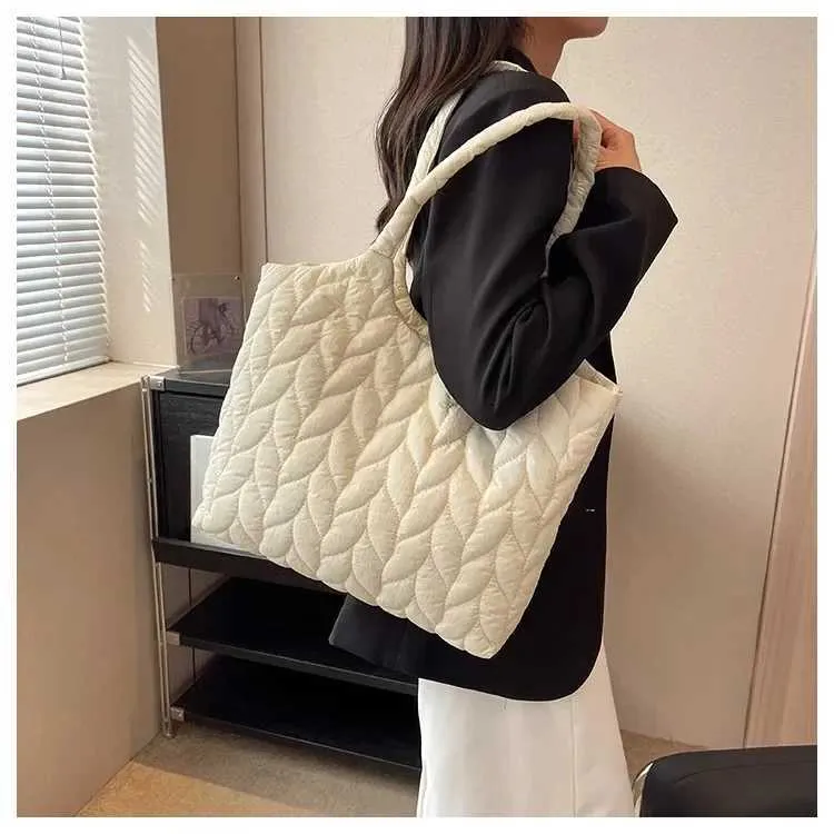 Mode Gesteppte Stickerei Thread Handtasche Leichte Puffy Top-Griff Große Kapazität Damen Kleine Einkaufstasche mit Mini_voghion.com