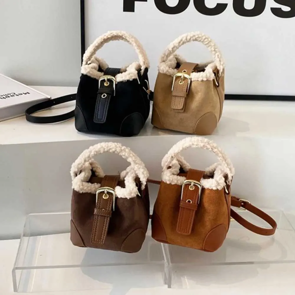 Borse a secchiello in lana di agnello alla moda con tracolla Borsa a tracolla retrò in peluche vintage da donna C241212_voghion.com
