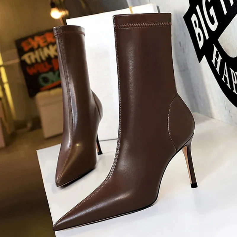 Women 75cm 10cm High Heels Leather Boots Lady Low Short Ankle Stripper Winter Warm Snow Plush Pointed Toe Shoes 240624_voghion.com