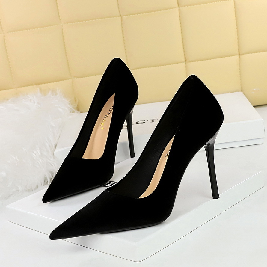 3739-5 Chaussures de soirée pour femmes, style européen et américain, en daim épais et simple, à talons aiguilles et décolleté peu profond._voghion.com