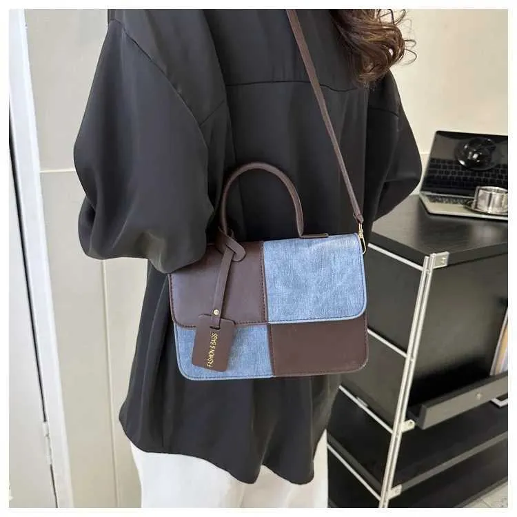 Modische Handtasche mit Spleißstruktur für das Pendeln im Sommer, stilvolle kleine quadratische Umhängetasche mit einer Schulter, Ba241216_voghion.com