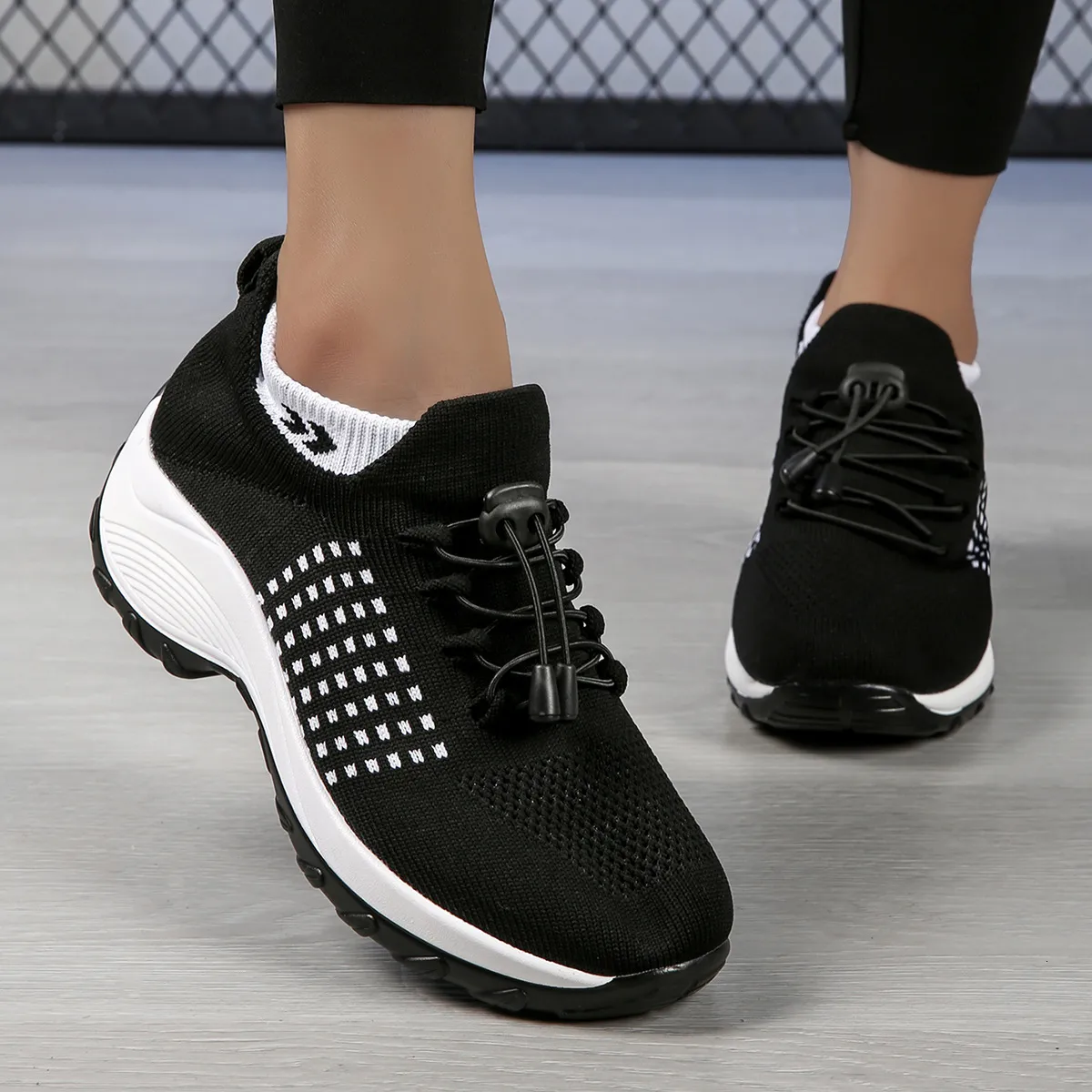Baskets de running à bout rond et semelle épaisse style casual_voghion.com