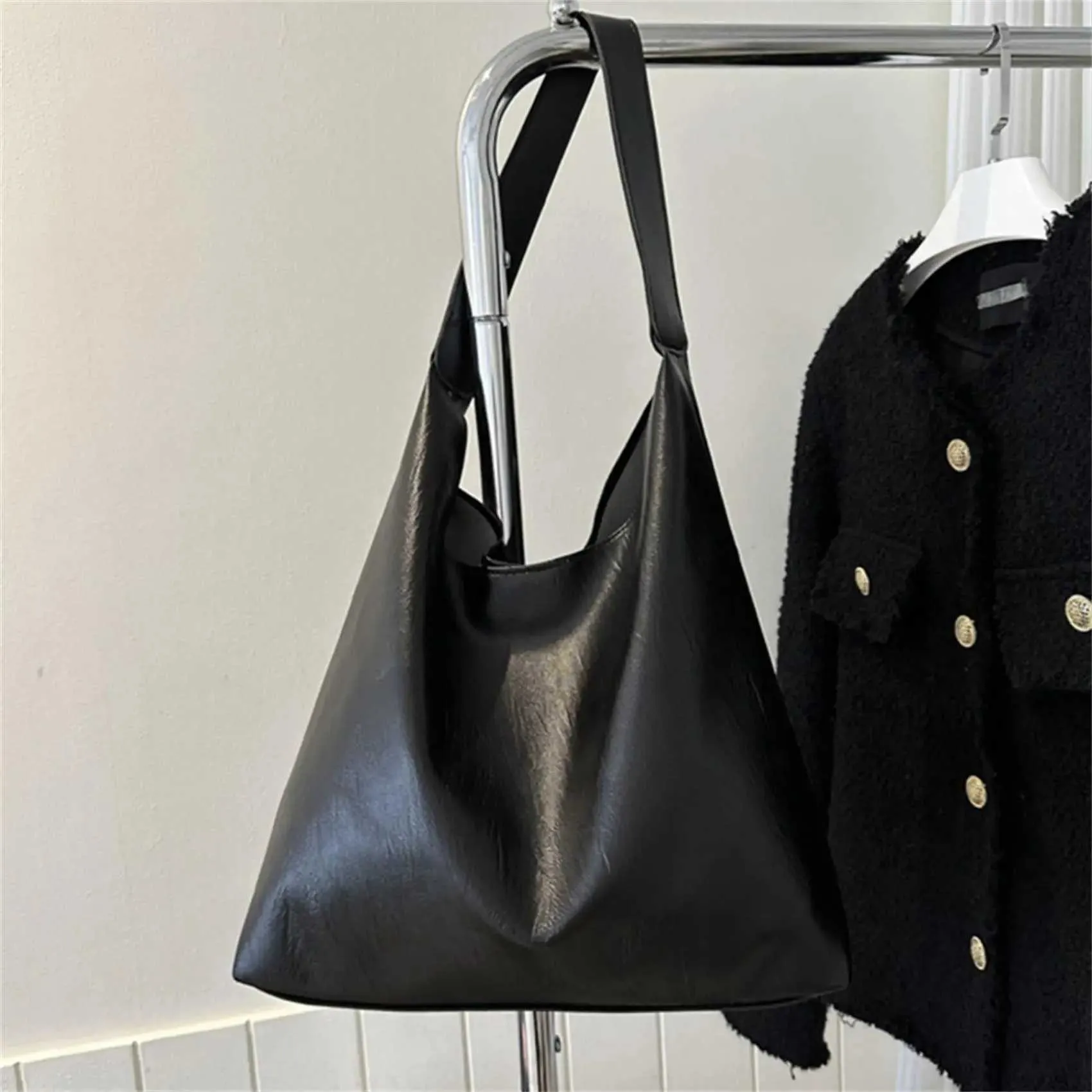 Large Capacity Women's Shoulder Bag Simple Trendy Commuter Bag_voghion.com