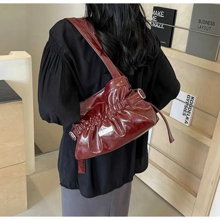 Borse da donna in pelle con manico, solide e morbide, con tasche larghe, capienza grande, versatili, da spalla, da donna, sottobraccio_voghion.com