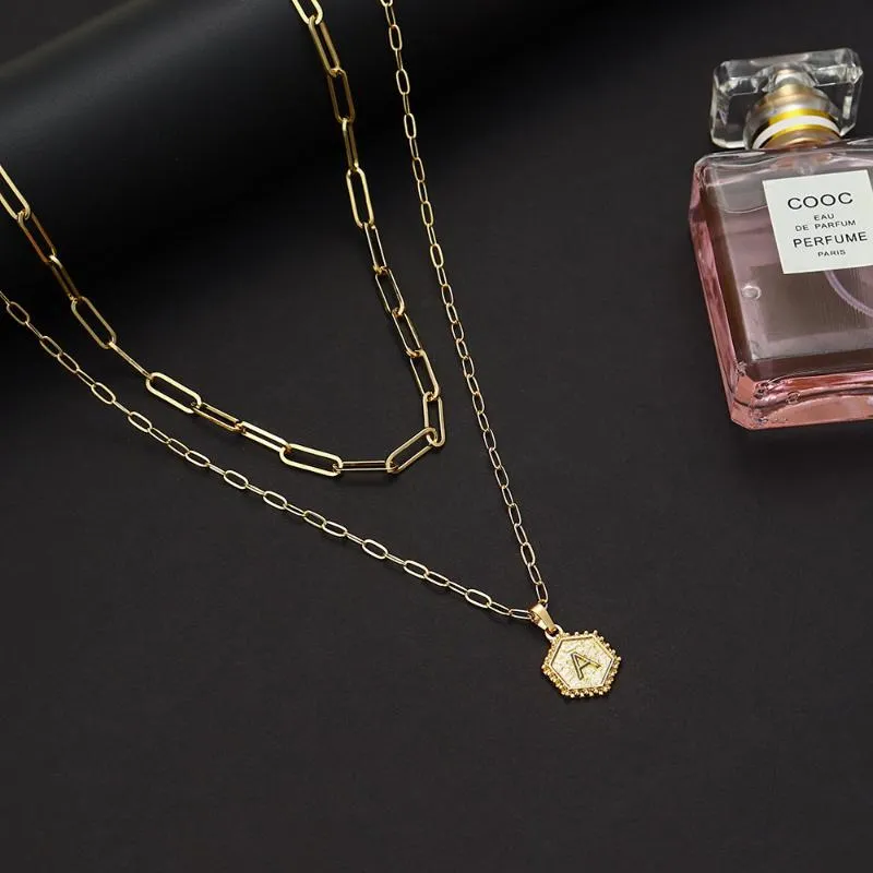 Colliers pendentifs délicats superposés avec initiales pour femmes, chaîne en or avec trombone, collier ras du cou simple avec lettres hexagonales_voghion.com