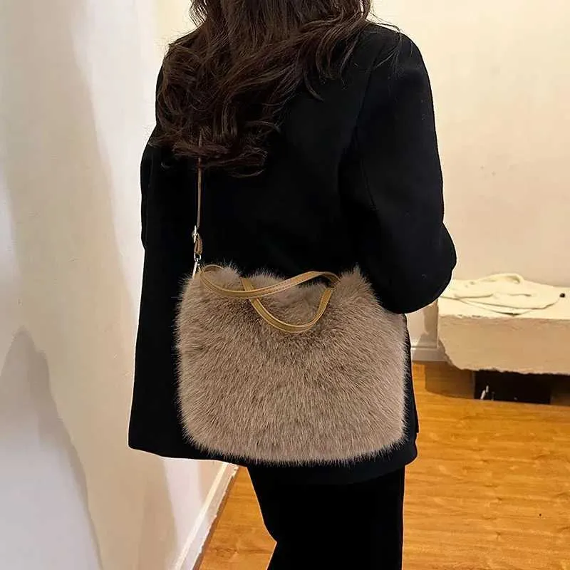 Designer Bag Artificial fur bucket plush design womens handbag soft winter cross body shoulder bag Bolsa Feminina 2025_voghion.com