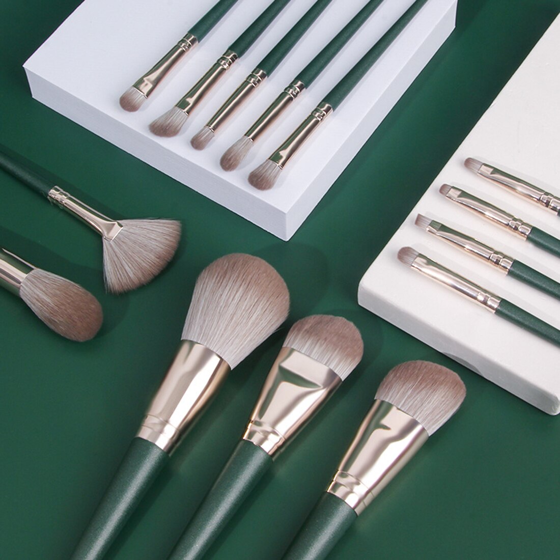 VADHARYA Set da 14 Astucci, Kit di pennelli per trucco professionali realizzati con setole sintetiche di alta qualità, inclusa polvere,_voghion.com