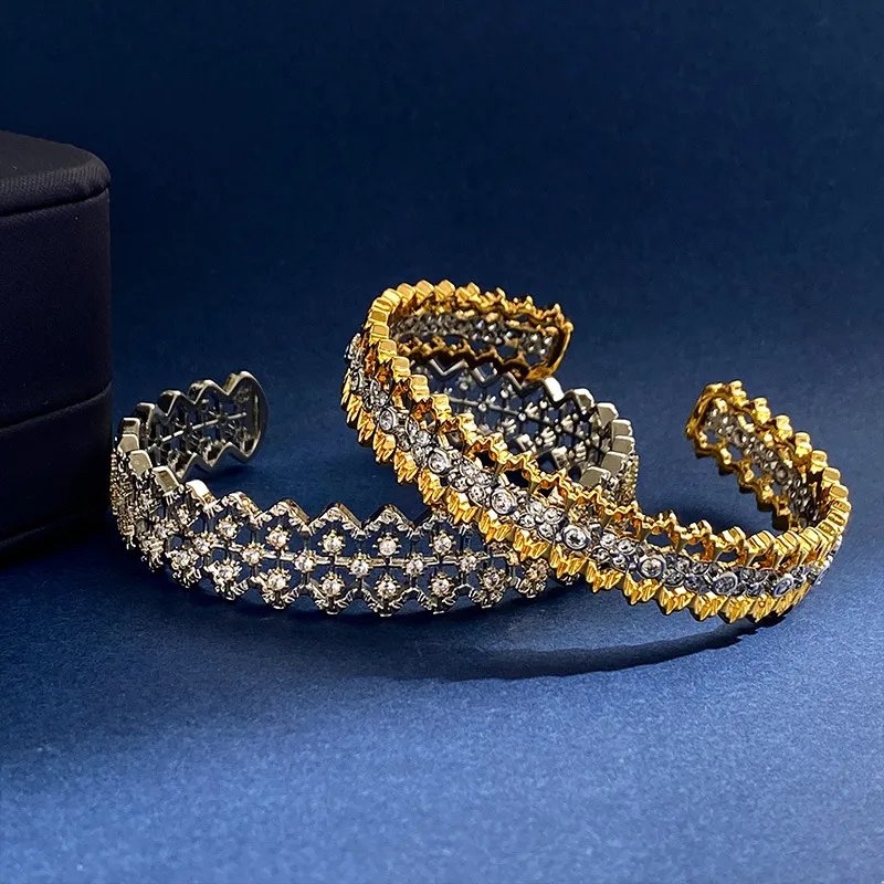 Italy Hollow Clover Designer Bangle Bracelet For Women Sier Bling Lace Sparkling Dia Gold Plated Retro Vintage C_voghion.com