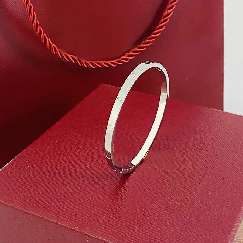 armband för kvinnor gör av titan stålpläterade roséguld sier armband 4 mm bredd inlagda diamant dam armband designe_voghion.com