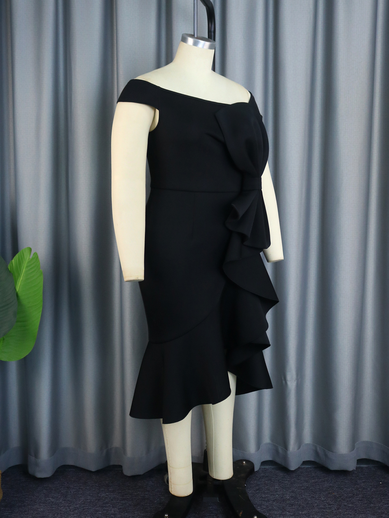 Robe licou avec col à épaules dénudées, robe de banquet sexy à bordure croisée_voghion.com