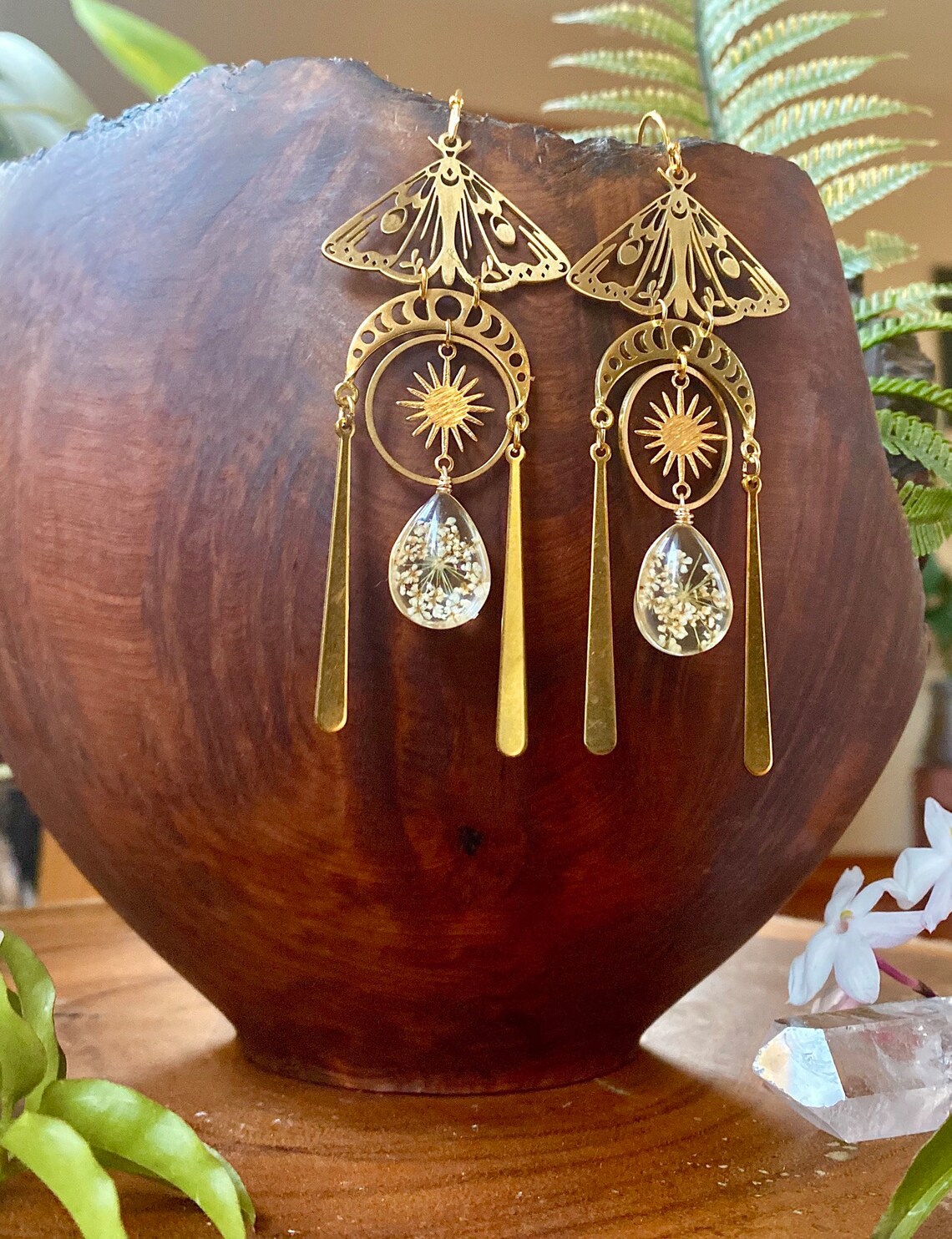 Earrings Gold Resin Flower Drop Moth Earrings_voghion.com
